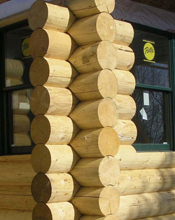 Full Round Log with Saddle Notch Corner Style